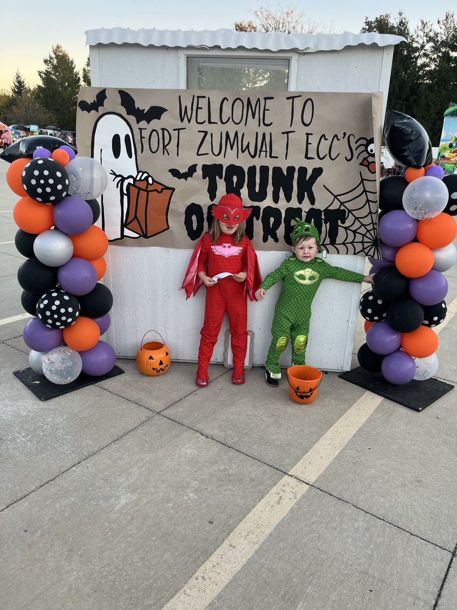 EarlyLearningDr's tweet image. 🎃 We had the BEST Trunk or Treat at the ECC this year! Thank you to our amazing families and staff for making it such a fun, festive, and memory-filled night! 👻🕸️🍬 #ECCFamily #TrunkOrTreat #SpookyFun