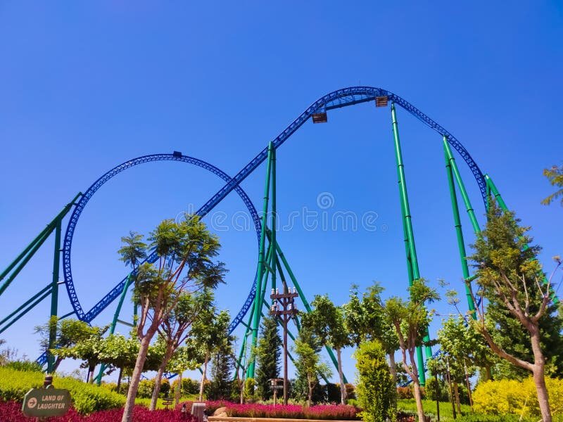 SuhanaAh's tweet photo. We had an amazing day at #LandOfLegends
Lots of water rides, Dan in candy store heaven &amp; i got on the worst rollercoaster i have ever been on...🤮🤮🤮 #hypercoaster &amp; they have a very cute cat.... https://t.co/bL9y9l66Is