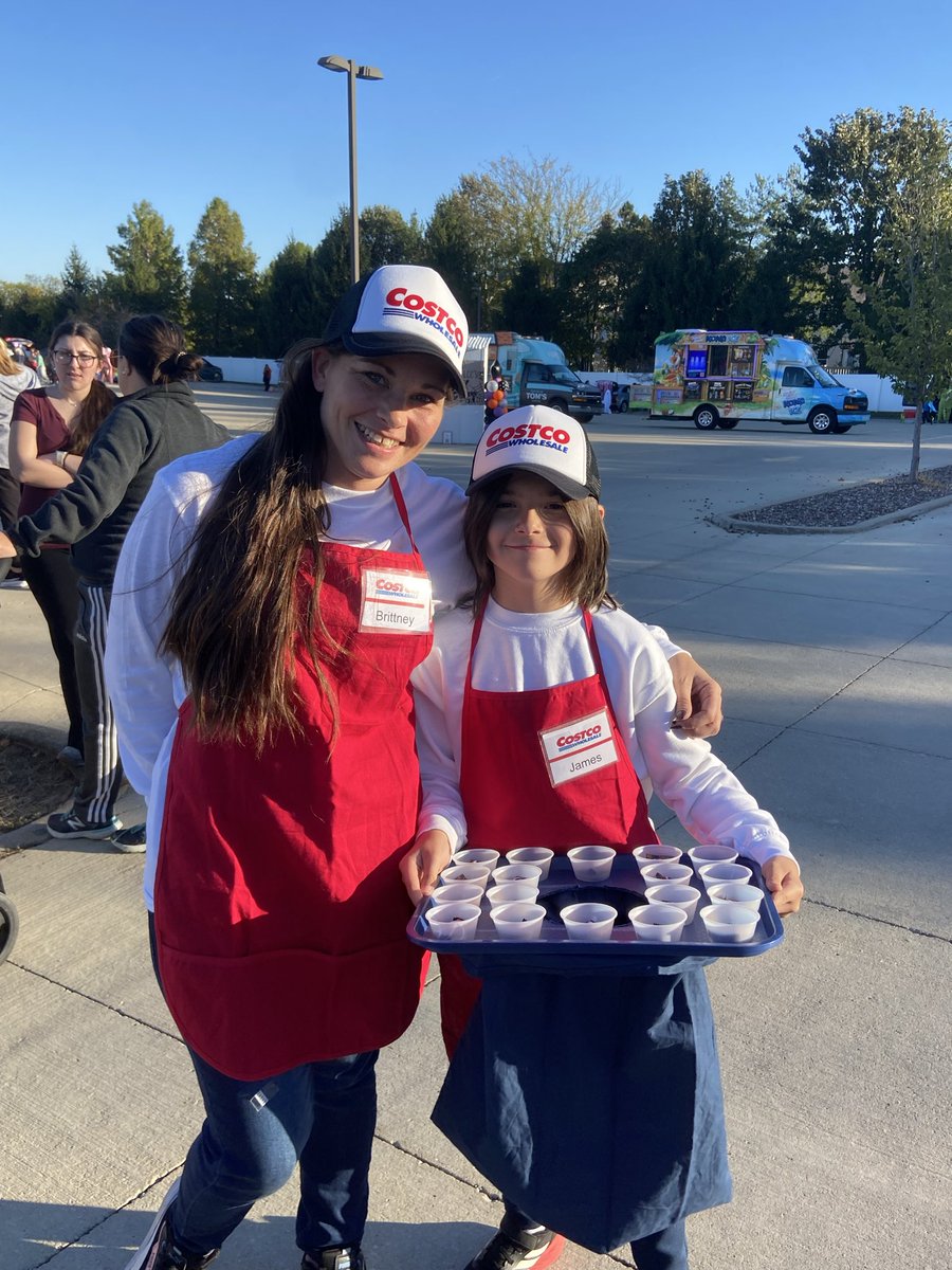ZumEarlyEd's tweet image. 🎃 We had the BEST Trunk or Treat at the ECC this year! Thank you to our amazing families and staff for making it such a fun, festive, and memory-filled night! 👻🕸️🍬 #ECCFamily #TrunkOrTreat #SpookyFun