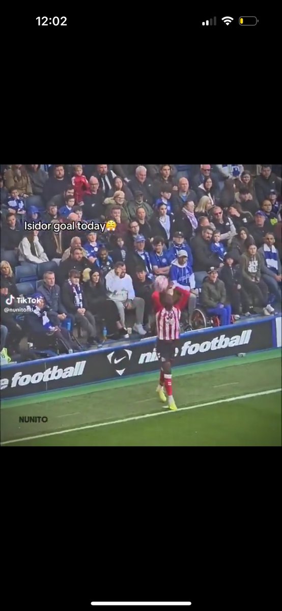 Where is VAR on these illegal throws? #chesun #chelsea
