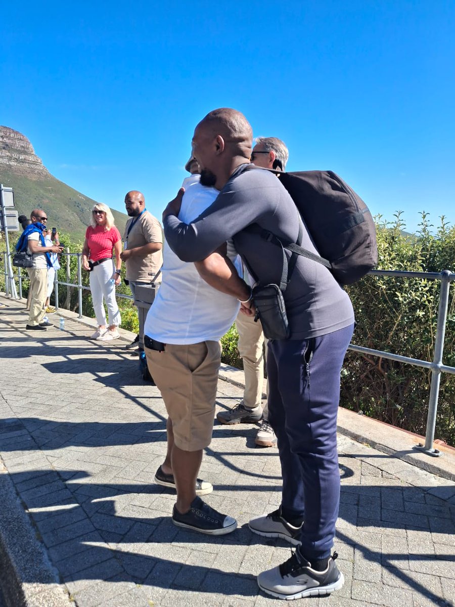 Dakingtrigger17's tweet photo. We met this living legend, my favourite singer, songwriter, guitarist, performer, Mr  Jonathan Butler Sir, before we hiking on the @TableMountainCa , Thank you guys, the fun was had here.
#DaKingHimself 
#YourHighness 

@Dakingtrigger https://t.co/OKfuZMxRyu