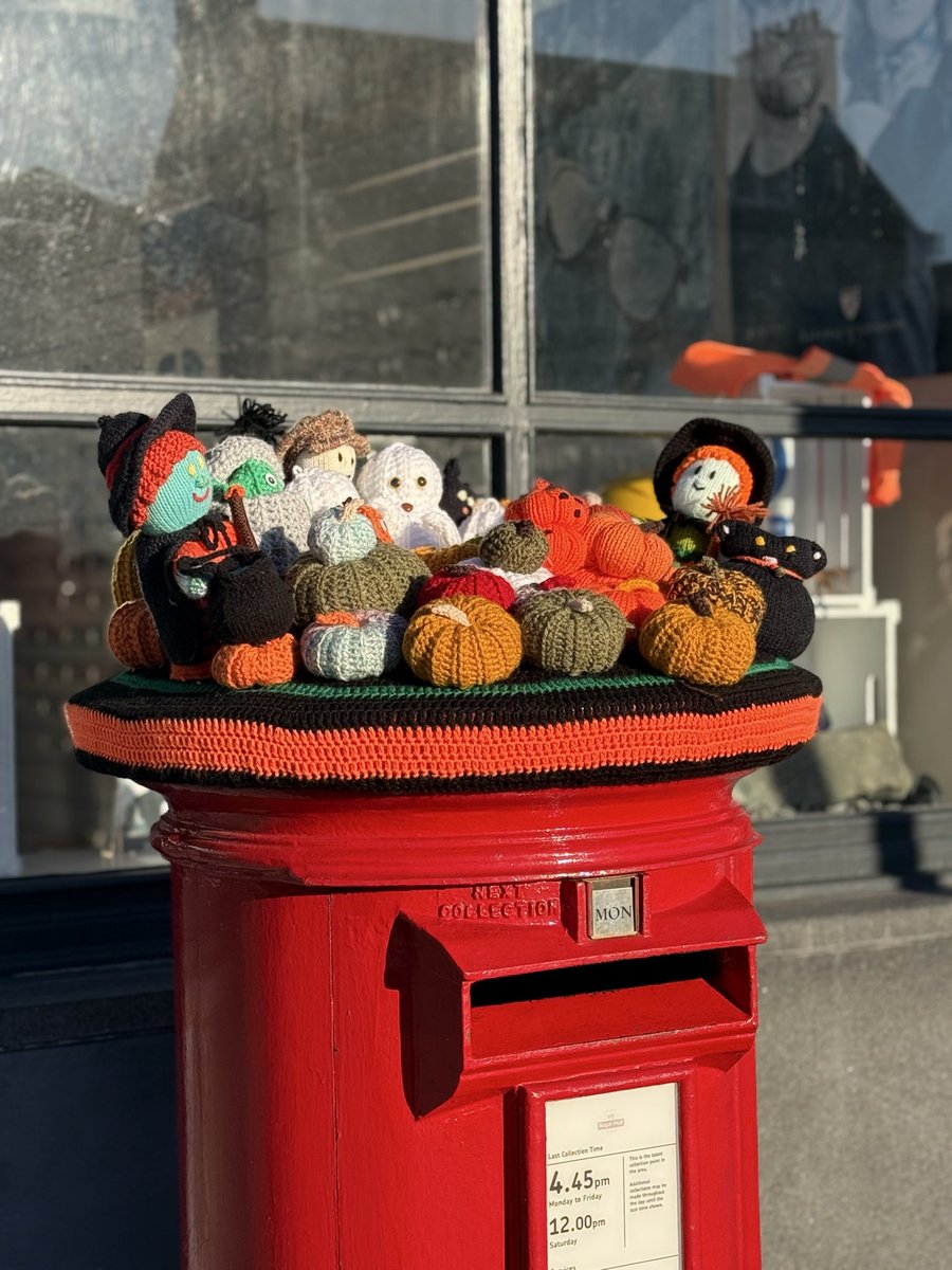 Double helpings from me today on #PostboxSaturday Pumpkins Galore in #Moffat this #Halloween from members of Knit &amp; Natter - who have been super busy making this fabulous #PostboxTopper Just had to take a pic and post!