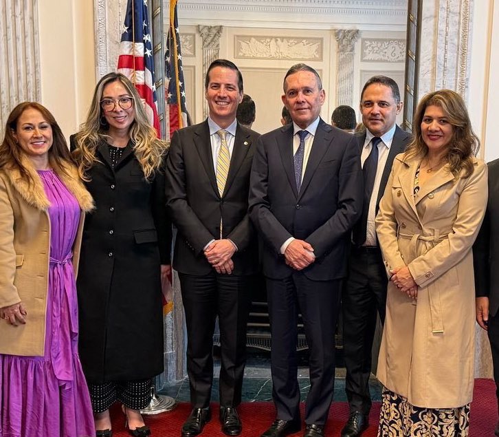 SamV1543906's tweet image. Los conspiradores y conspiradoras de Colombia acompañados por el tal "Bernie" Moreno