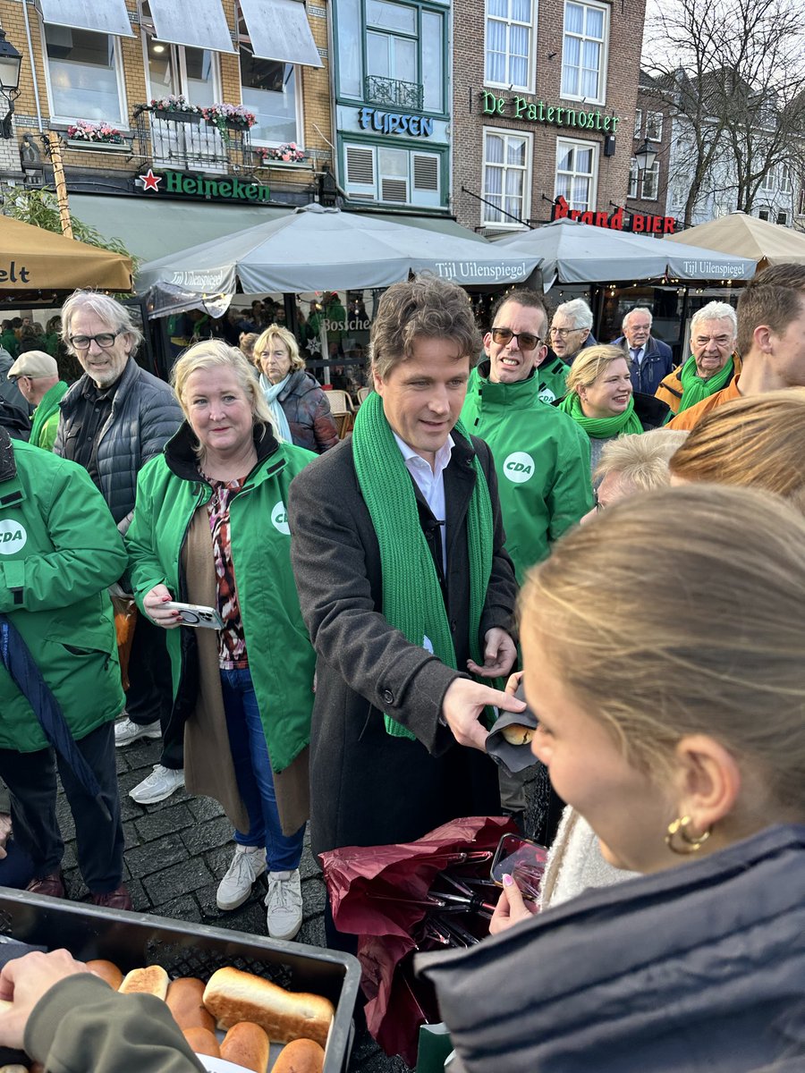 Vandaag was onze partijleider Henri Bontenbal in ’s-Hertogenbosch. In deze tijd van grote uitdagingen laat Henri zien waar het CDA voor staat: bouwen aan vertrouwen, oog voor elkaar en zorg voor de volgende generatie. Samen aan de slag voor een verantwoordelijke samenleving, met