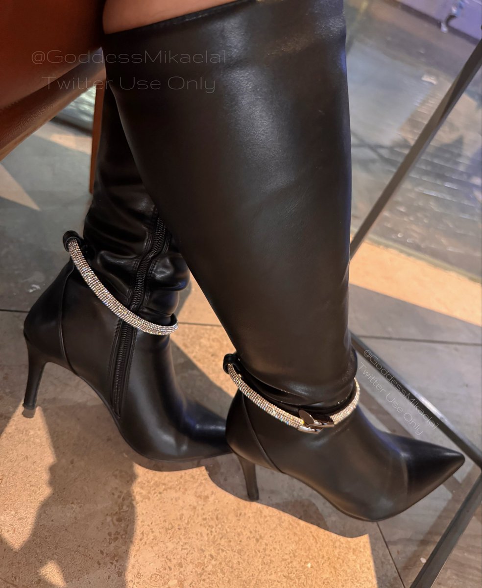 Wore these boots outside today while I was shopping. It was definitely so easy to spot weaklings 🤭