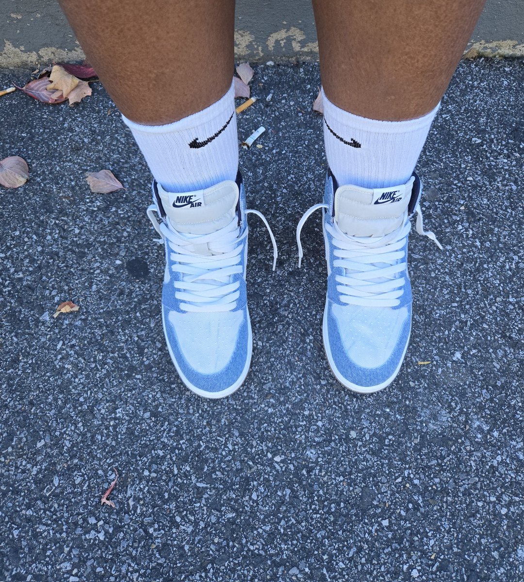 trudyspeaks's tweet image. 👟: Air Jordan 1 &apos;Denim&apos;
👖: Fear of God
Love denim kicks 😍 
.
#inmyjs #jordandepot #jumpman23 #airjordanretros #aj1squad #jordan1squad #mjmondays #checksoverstripes #SNKRSKICKCHECK #snkrsliveheatingup #firefridays