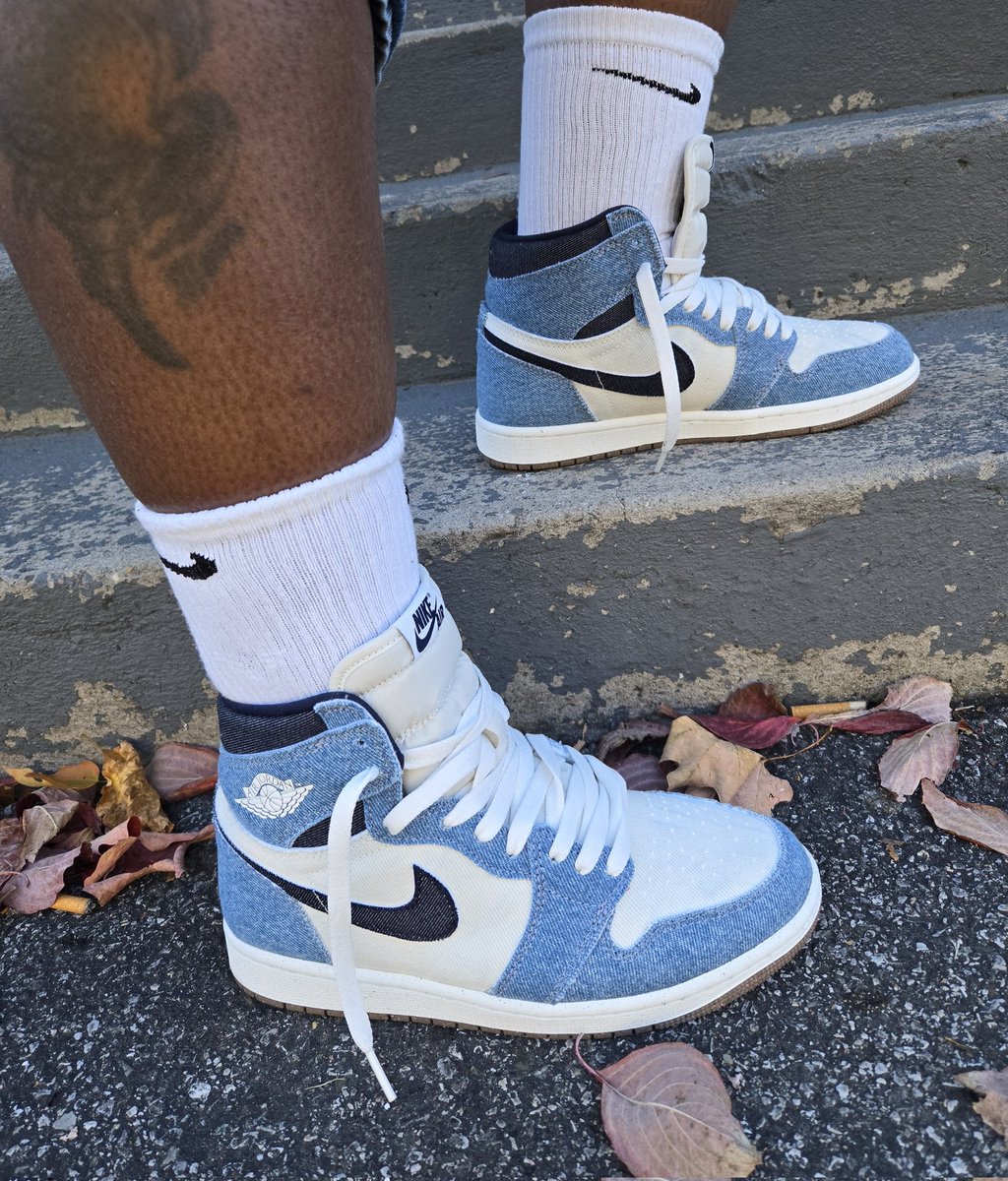 trudyspeaks's tweet image. 👟: Air Jordan 1 &apos;Denim&apos;
👖: Fear of God
Love denim kicks 😍 
.
#inmyjs #jordandepot #jumpman23 #airjordanretros #aj1squad #jordan1squad #mjmondays #checksoverstripes #SNKRSKICKCHECK #snkrsliveheatingup #firefridays