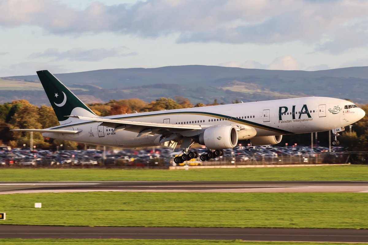 PIA Boeing 777 flight PK701 from Islamabad landing in Manchester.

facebook.com/photo?fbid=203…