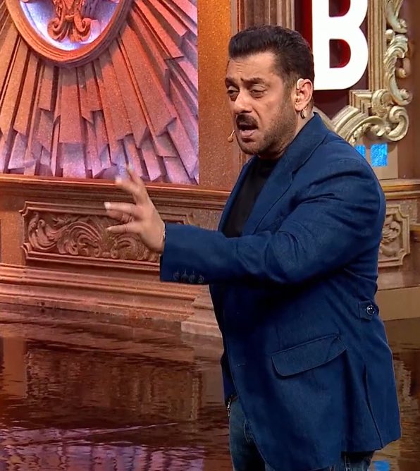 janatexe's tweet photo. Only contestant who has guts to cut salman out and give him and others the reality check, no wonder makers are so against him 

#baseerali #biggboss19 https://t.co/c3jicmMphY