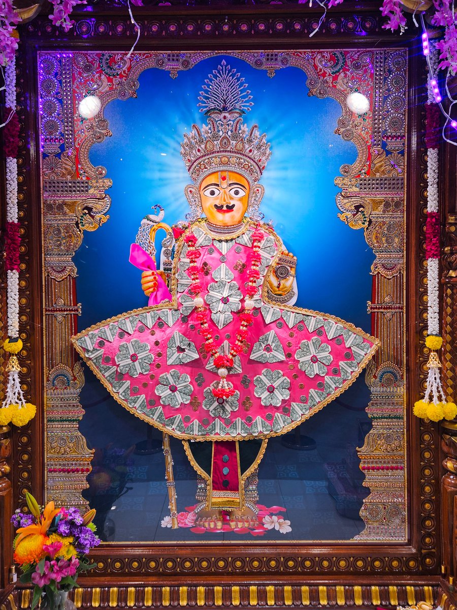 botadmandir201's tweet photo. ડોલર ના વાઘા દિવ્ય દર્શન*...✨🥇

શ્રી સ્વામિનારાયણ મંદિર હુસ્ટન*...USA https://t.co/d0wqVnz1Ih