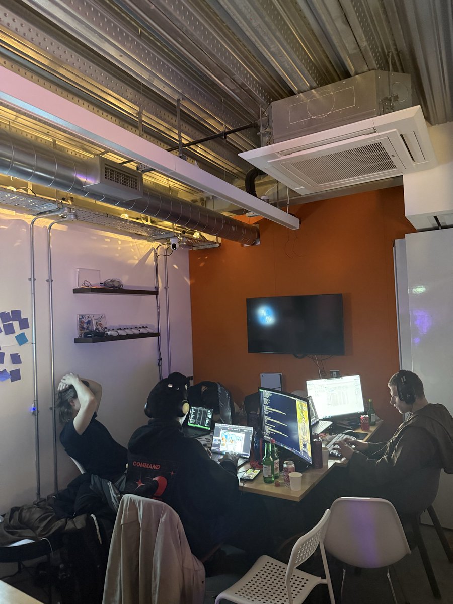AndreaChello's tweet image. Encode hackathons are always packed filled with developers ready to build!
Love the energy, love the space as always, stellar job @encodeclub