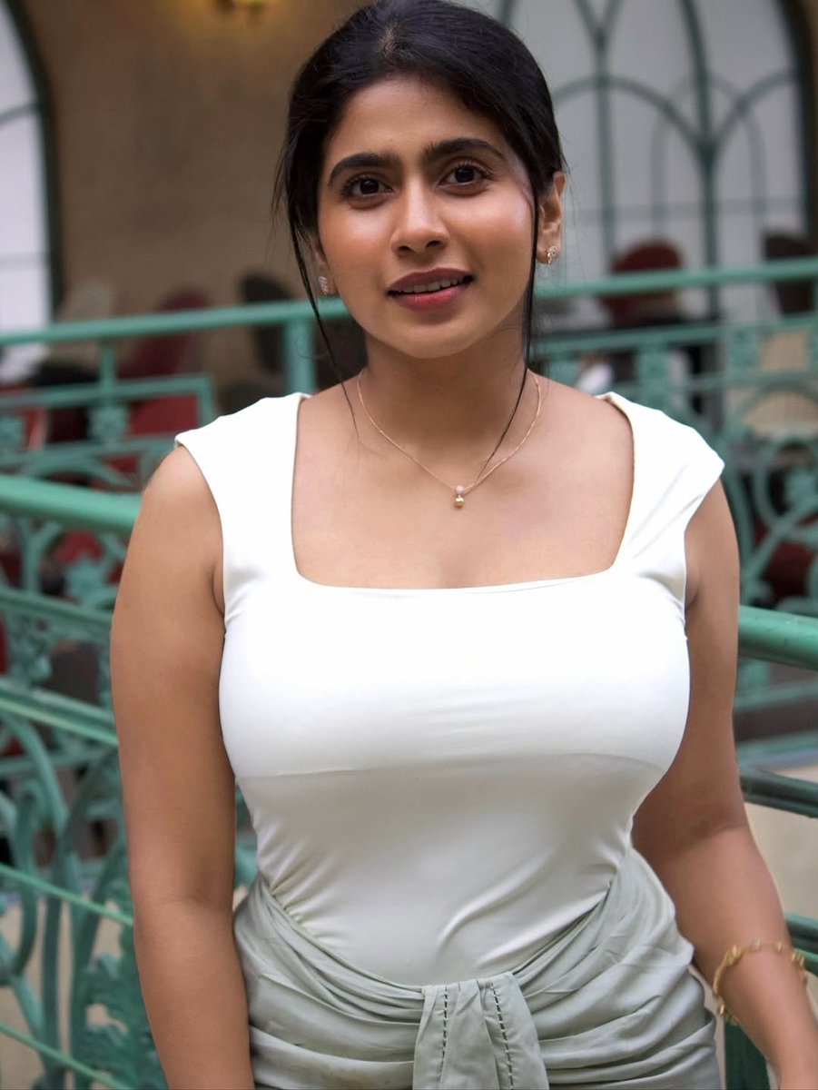 𝗕𝗢𝗟𝗗 𝗔𝗖𝗧𝗥𝗘𝗦𝗦 tweet media