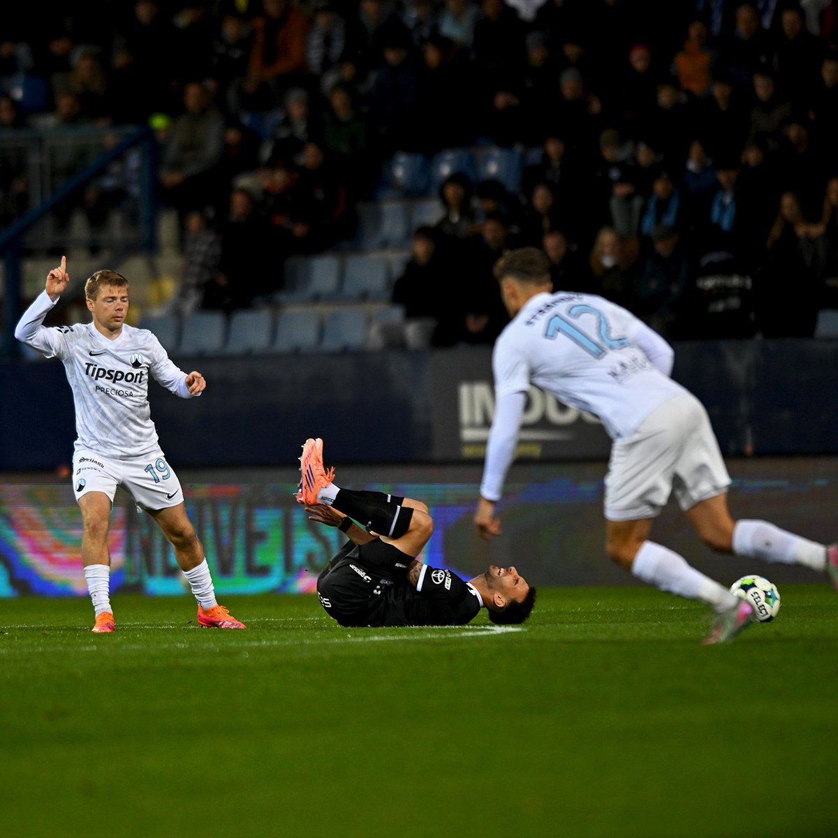 FCSlovanLiberec's tweet photo. ⏱15' | #LIBFKJ | 0:0
☝️ https://t.co/C7Tg8cXFRL