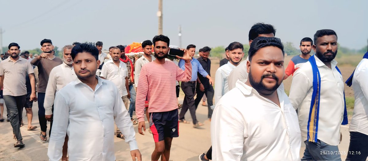 Bhimarmyazad's tweet image. जनपद बाँदा के ग्राम लोकतर में वाल्मीकि समाज की नाबालिग बेटी का अर्द्ध नग्न अवस्था में  शव मिला परिवार को पूरी शंका है निर्मम हत्या कर दी गई — यह घटना इंसानियत को शर्मसार करने वाली है।