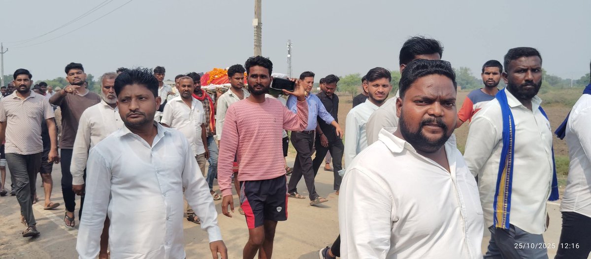 Bhimarmyazad's tweet image. जनपद बाँदा के ग्राम लोकतर में वाल्मीकि समाज की नाबालिग बेटी का अर्द्ध नग्न अवस्था में  शव मिला परिवार को पूरी शंका है निर्मम हत्या कर दी गई — यह घटना इंसानियत को शर्मसार करने वाली है।