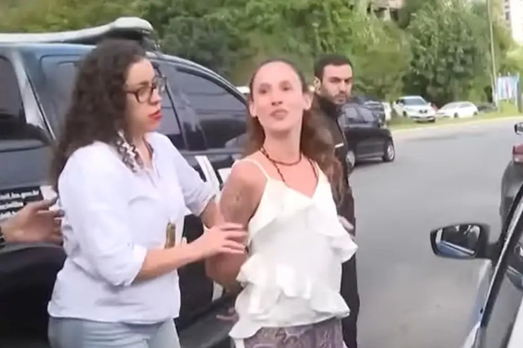 Erin tweet media