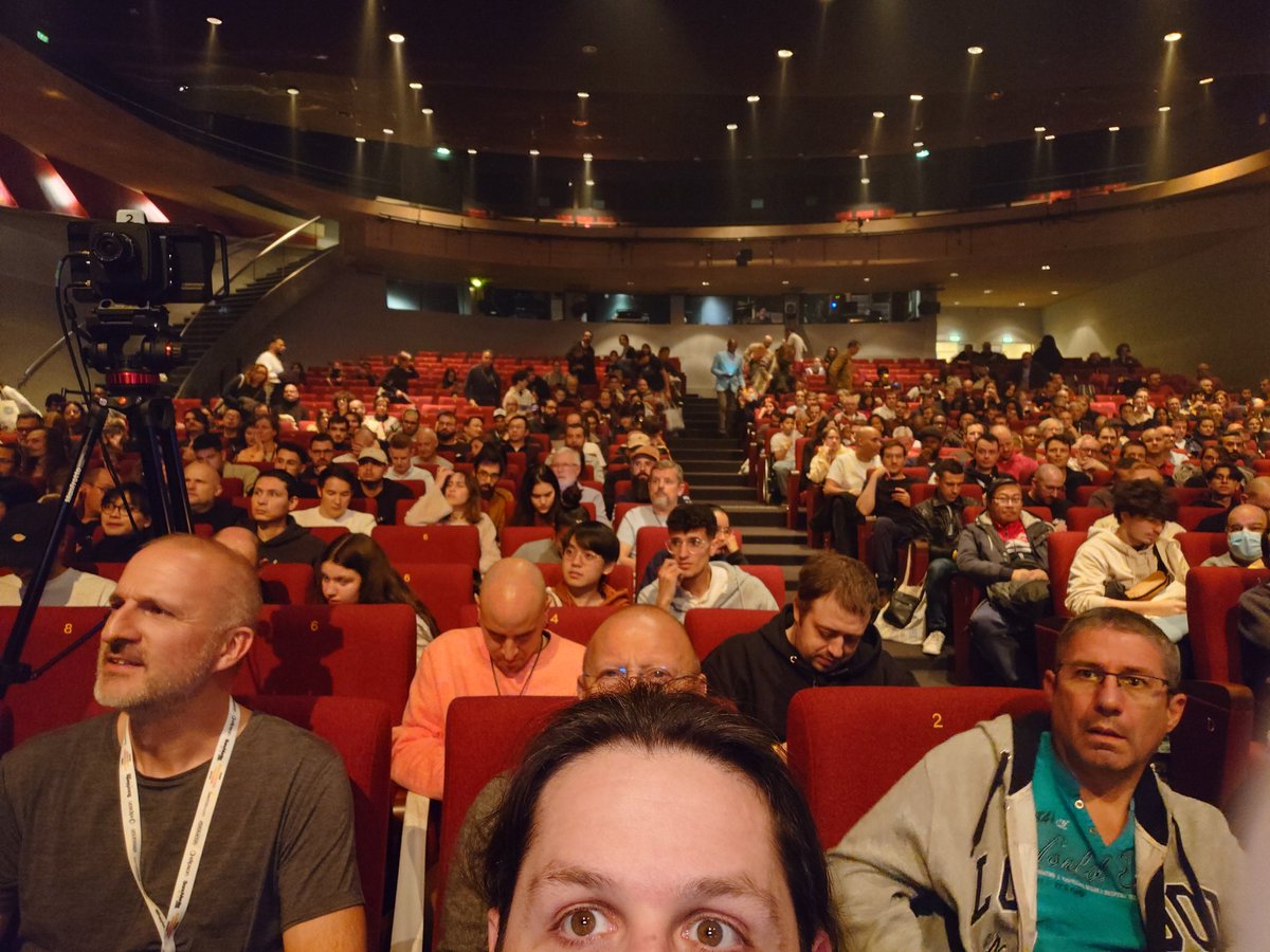 La salle se remplit au <a href="/ParisAVshow/">Paris Audio Video Show</a> <a href="/SonVideo/">Son-Vidéo.com</a> pour Eric Artz !