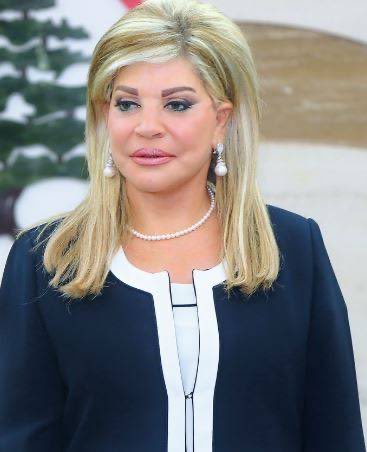 قد ما حاولتوا يا حقودين التنمر على #مي_شدياق حتبقى هي اكبر منكن وارقى منكن ، امرأة تحدت الموت ووقفت من جديد وحيبقى صوتها اكبر من حقدكن وكرامتها ما بتنطفي 
مي شدياق هي لبنان الحقيقي 🇱🇧❤️ هي مش حترد عليكن وجودها وصوتها كافي ليخنقكن 
انتو انكسرتوا وانهزمتوا ومي شدياق انتصرت 💪