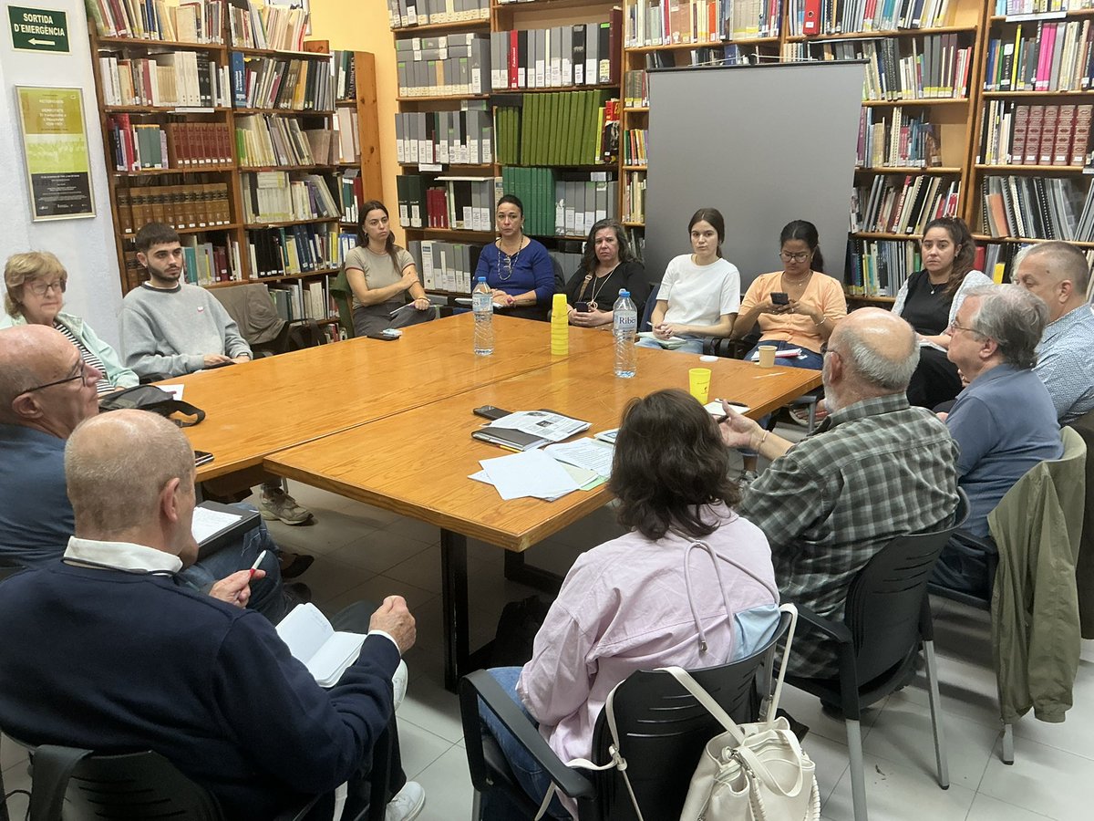 espaiciutadania's tweet image. Imatges reunió del mes d’octubre d’Espai de Ciutadania al @CELHOSPI i temes tractats (22 d’octubre 2025)