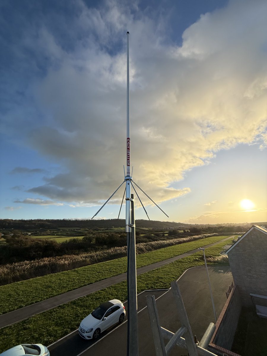 AboveWeston's tweet image. Builders are due Monday so I put back the antenna to do some more tests. This time I used some large jubilee clips/clamps.