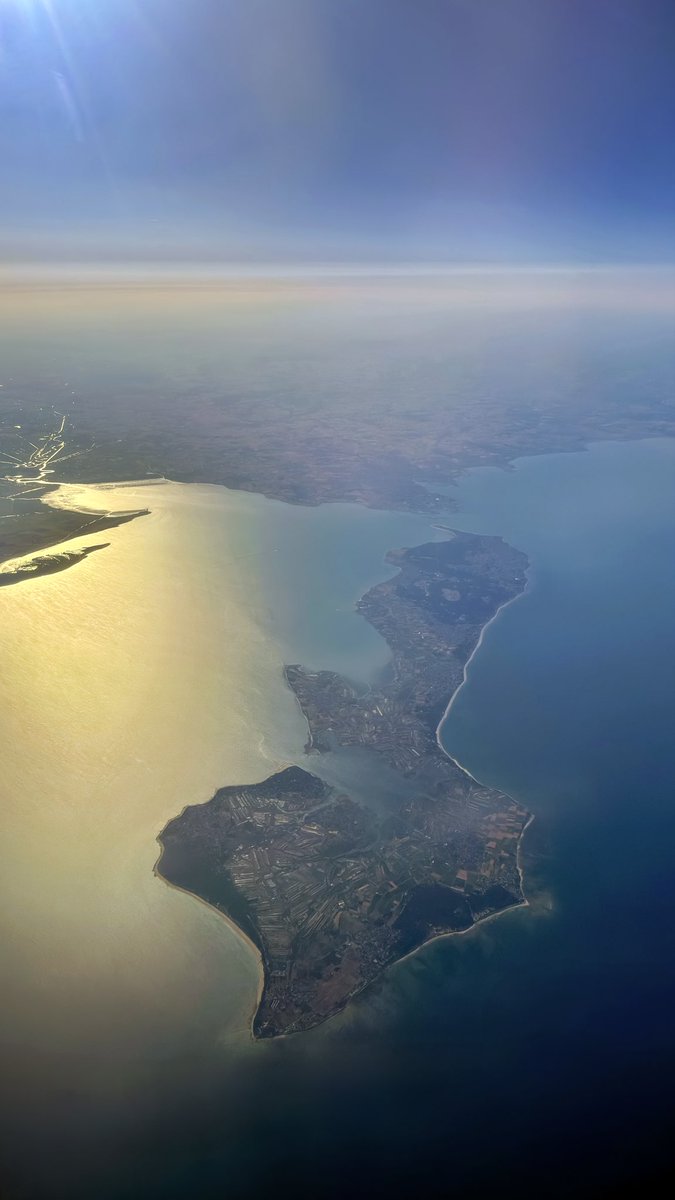 volsdemax's tweet photo. 📍île de Ré - 10000m d’altitude
Merci pour toutes vos commandes du Calendrier 2026 💛

1 € par calendrier est reversé à une association qui accompagne les enfants malades ✨

🎁 Marque-page offert
📦 Livraison rapide (gratuite dès 2 calendriers)

👉 https://t.co/nvcJEj7Z9F https://t.co/f21HppAaj2