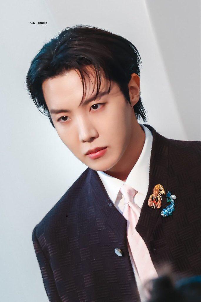 Thlynkh's tweet photo. I vote for #JHOPE at #2025MAMAVOTE https://t.co/OPI7KSOSEB