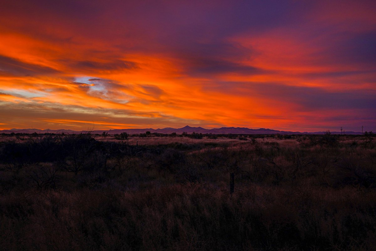Cuttercorn's tweet image. Sunrise was decent this morning, looking straight south from my house!