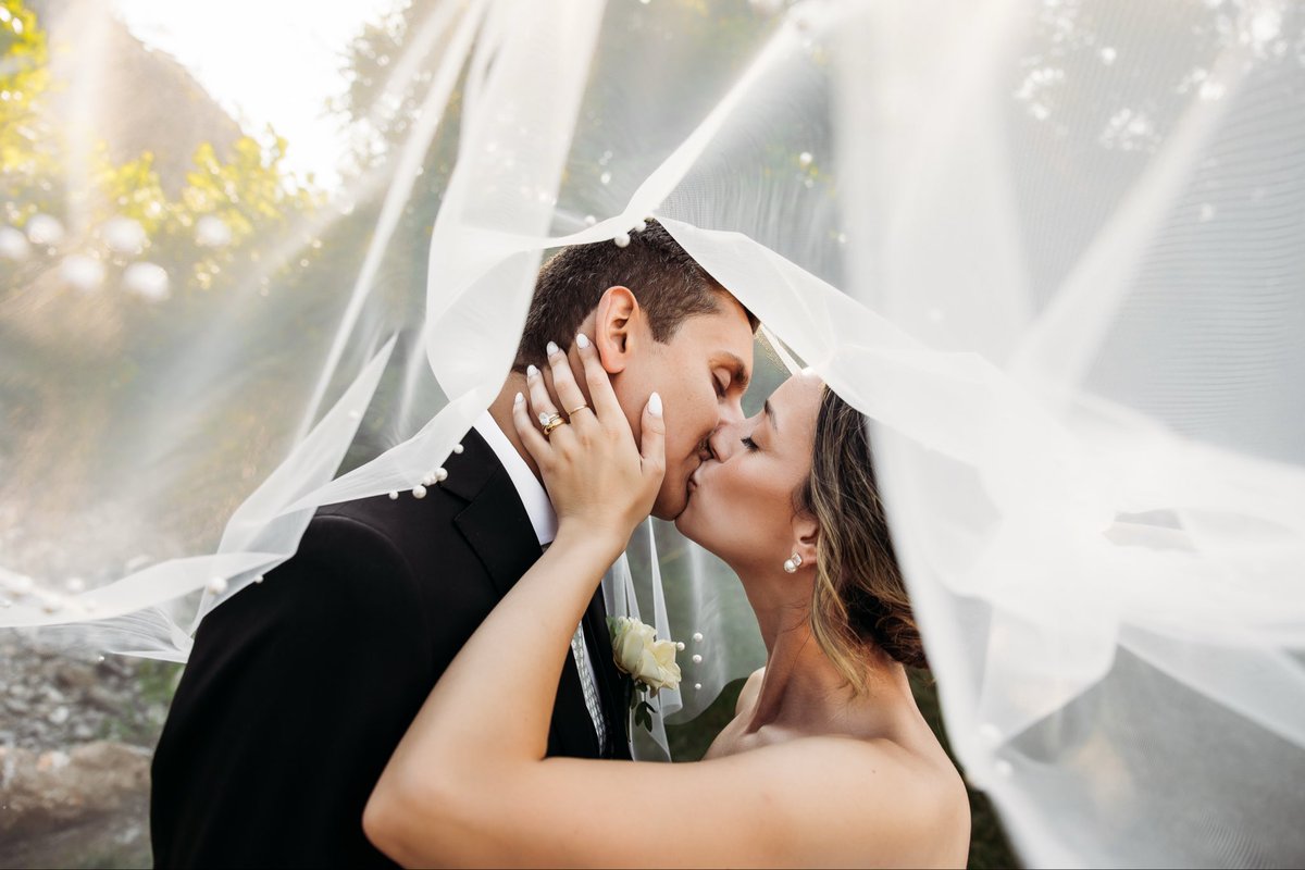 mariasigazer's tweet photo. we got married! 🤍💍⚡️ https://t.co/gYh4JSZ4xf