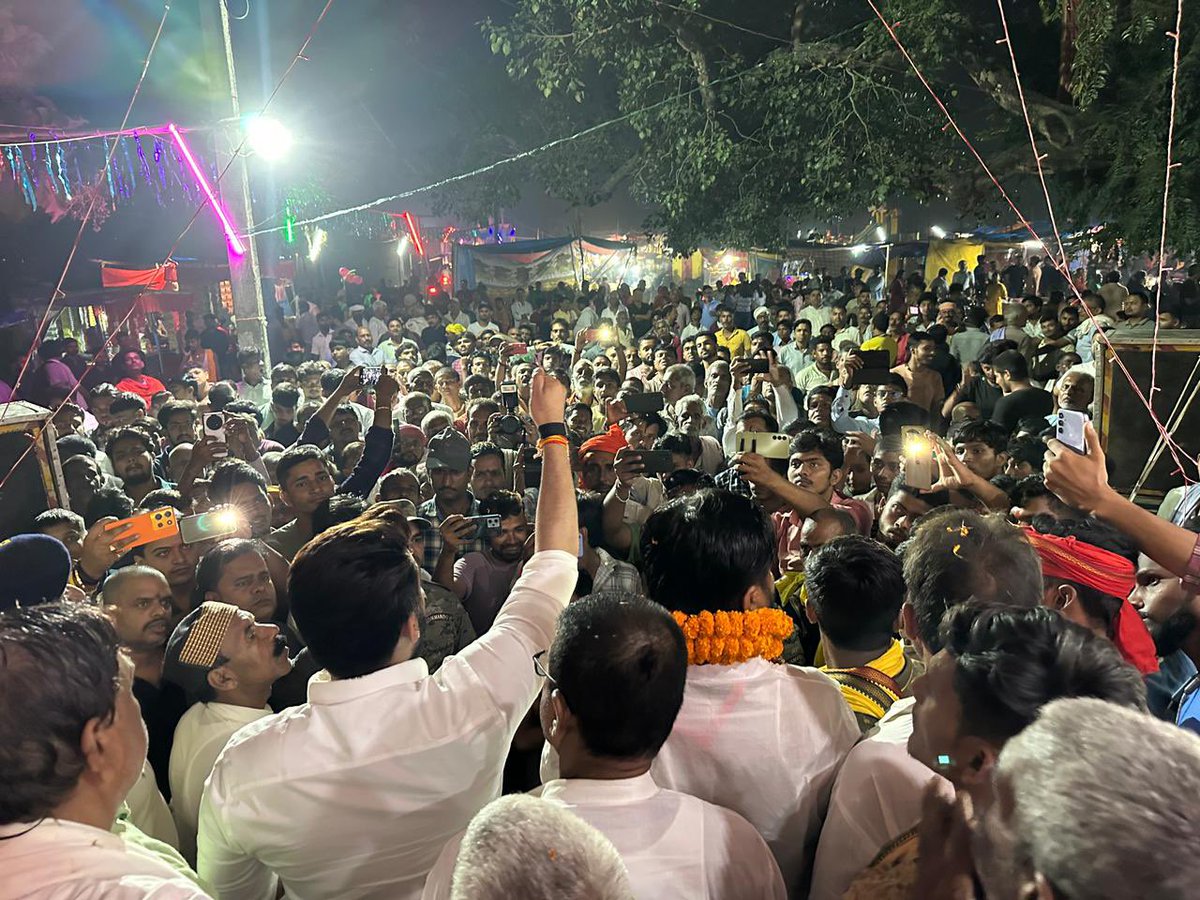 Rajeshverma_LJP's tweet photo. परबत्ता विधानसभा के कन्हैयाचक ग्राम में आयोजित चित्रगुप्त मेला में एनडीए प्रत्याशी भाई बाबू लाल शौर्य जी के साथ स्थानीय आमजनों से मुलाकात की। इस दौरान अभिभावकों, माताओं- बहनों एवं युवासाथियों का उत्साह देखने योग्य था।

परबत्ता विधानसभा क्षेत्र से एनडीए भारी मतों से विजयी होगा, यह आमजनों ने स्पष्ट कर दिया।

@LJP4India @iChiragPaswan