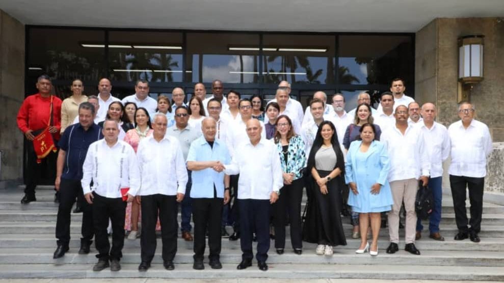 Luego del fructífero encuentro procedimos a la firma del Acuerdo de Intercambio y Cooperación  entre ambas organizaciones políticas. <a href="/PTnacionalMX/">Partido del Trabajo México</a> <a href="/PartidoPCC/">Partido Comunista de Cuba</a>