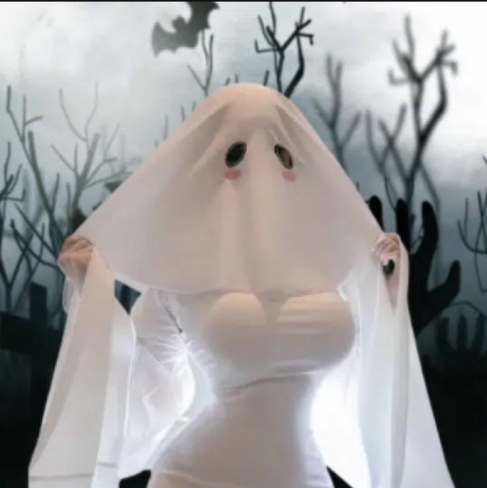 BOO-BIES 👻 tweet media