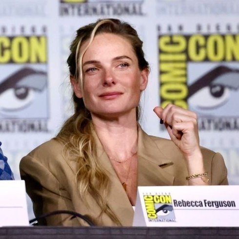 liasuperfan69's tweet image. how is she ever gonna top this look man and dont even bring up the dune 2 nyc premiere bc i start hurting myself and others when i get reminded of that