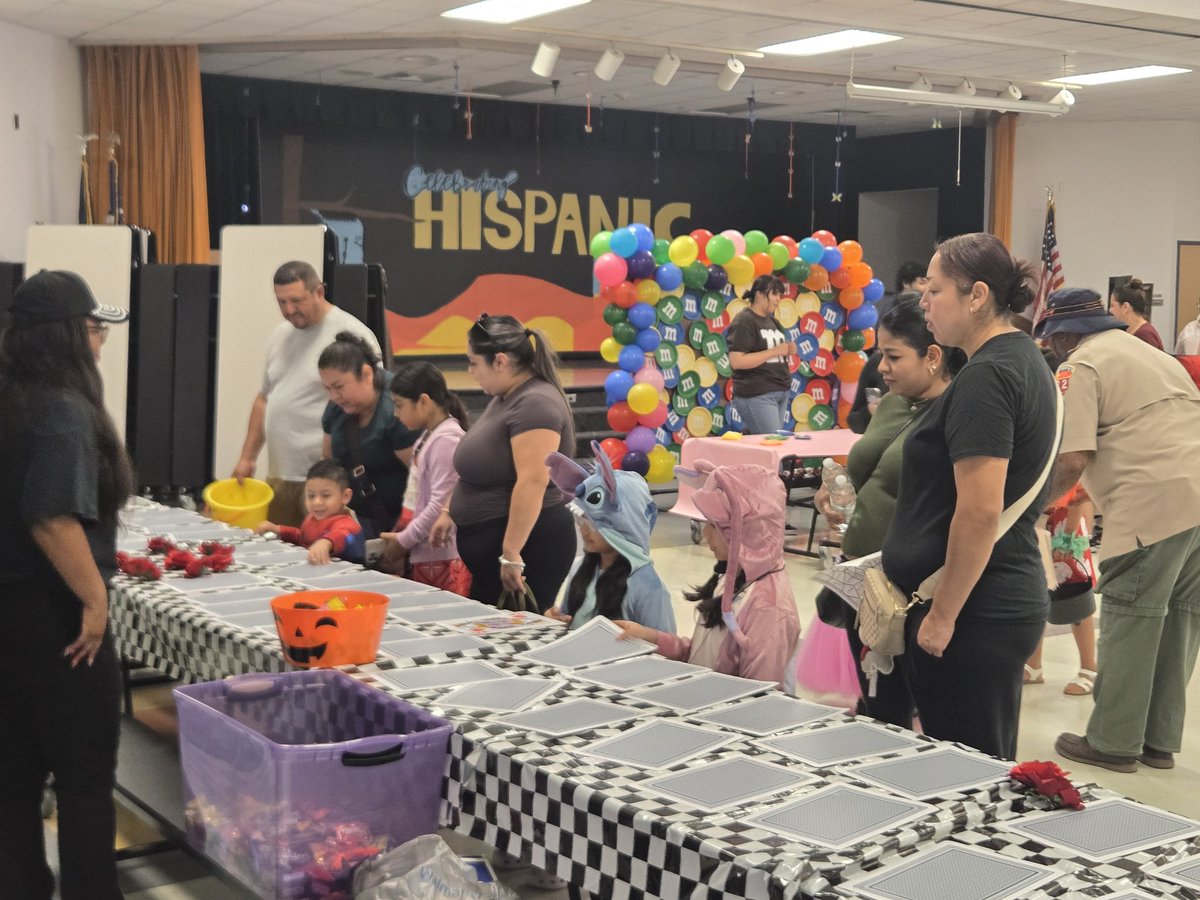 LES_Spring's tweet image. 🎃🍂 Fall fun and learning collide at Link Elementary! Our families enjoyed an amazing evening of educational games, creativity, and community connection during our Fall Festival. Thank you to everyone who came out to celebrate learning—costumes, smiles, and all! 🧡📚 #LinkPride