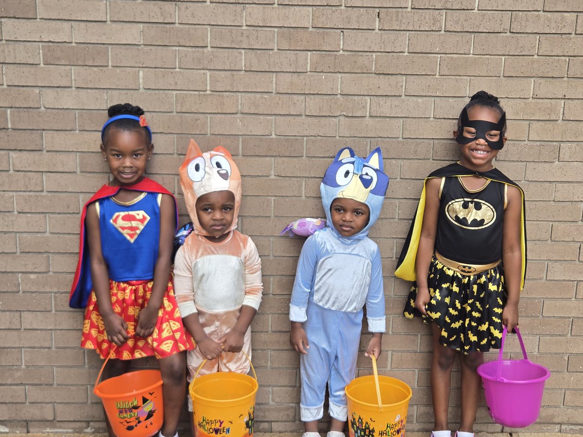 LES_Spring's tweet image. 🎃🍂 Fall fun and learning collide at Link Elementary! Our families enjoyed an amazing evening of educational games, creativity, and community connection during our Fall Festival. Thank you to everyone who came out to celebrate learning—costumes, smiles, and all! 🧡📚 #LinkPride