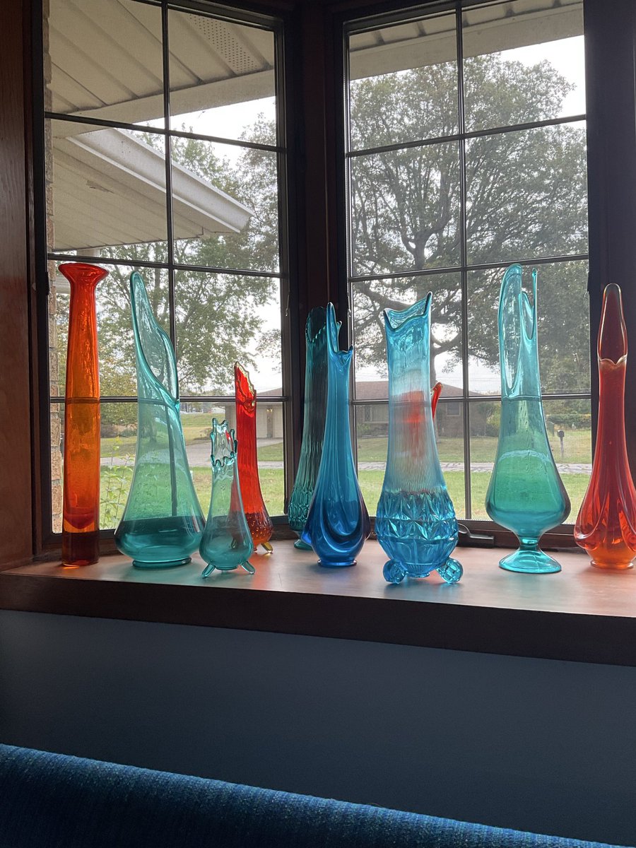 Bought an iPad today. Glad I have pretty things to draw. Do y’all use procreate or do you have another preferred app?