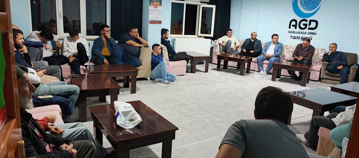 Tokatagd's tweet image. ✨ Haftalık Cumartesi Buluşmalarımızda bu hafta Ümit Baz hocamızla “**Niyet ve İstikamet**” konusunu işledik. Kalplerimizi diri tutan, yolumuzu aydınlatan bu güzel sohbet için hocamıza teşekkür ediyoruz.
 
#AGD #AnadoluGençlikDerneği #Niyet  #CumartesiBuluşmaları #ÜmitBaz