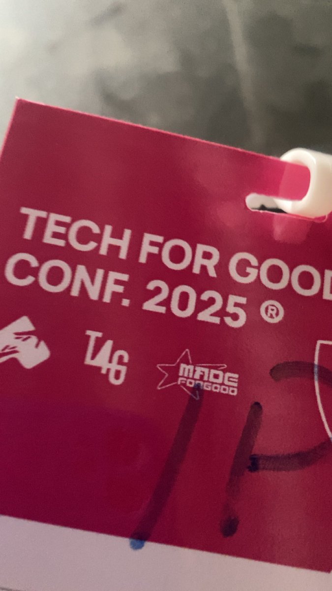 EnyitheDev's tweet image. I finally touched grass today 🌿😂
Pulled up to Tech4Good event @techrityorg and it was so worth it. 
Good vibes, good conversations and even better people.
Linked up with @godsonthedev and @codesbycj — what a day!