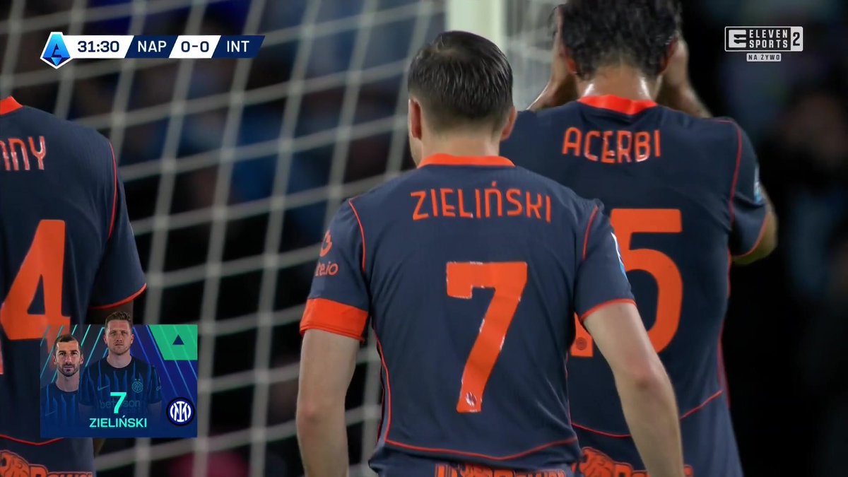 ELEVENSPORTSPL's tweet image. 🇵🇱 Piotr Zieliński melduje się na boisku już w 32. minucie meczu z Napoli! ✅ Gwizdy przywitały Polaka 😬 #włoskarobota 🇮🇹