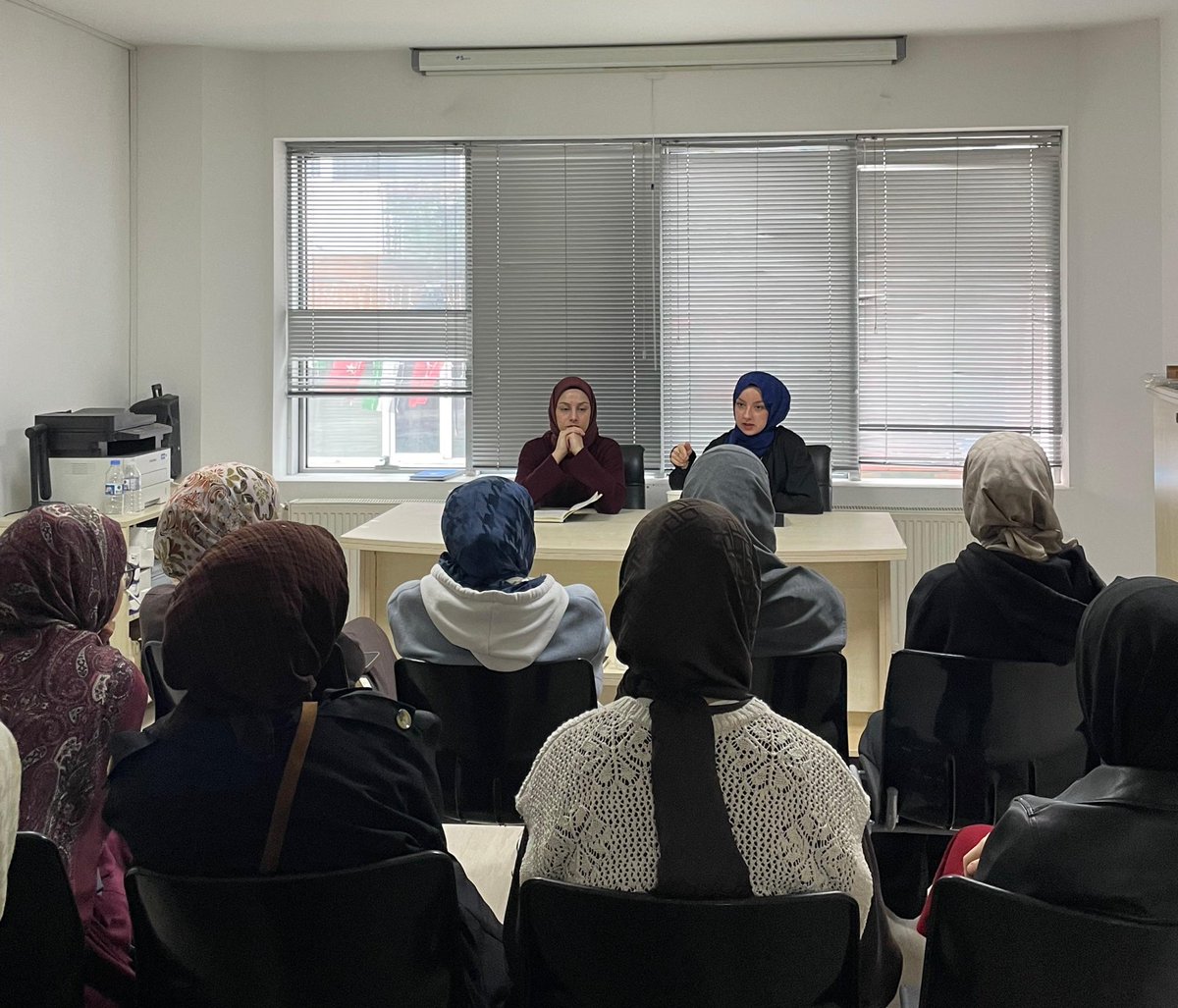 📚 Dönemin ilk kitap forumunda, İbn Hazm’ın Ahlak kitabını değerlendirdik. 

Kitap forumlarımız devam edecek inşallah.