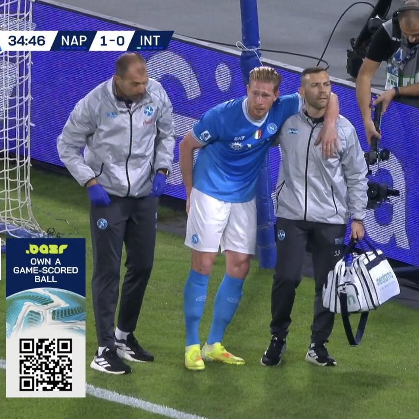 Kevin De Bruyne, Napoli için penaltı atarken hamstringini zorladı. 🤕 Bu duruma tamamen üzgün. #KevinDeBruyne #Napoli #Sakatlık