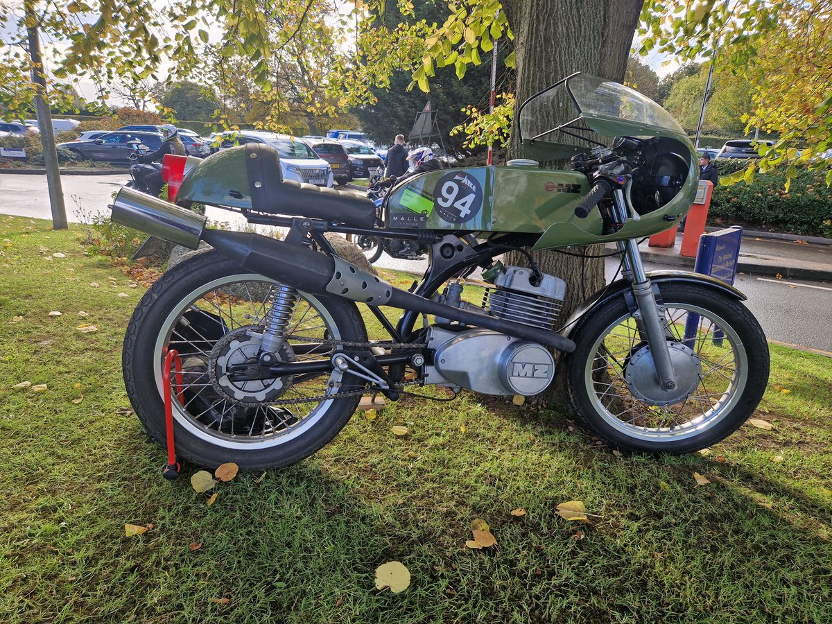 Motorcycles2T's tweet image. Motorcycle of the day... propped up against a tree 🏆

#MZ #TwoStrokes