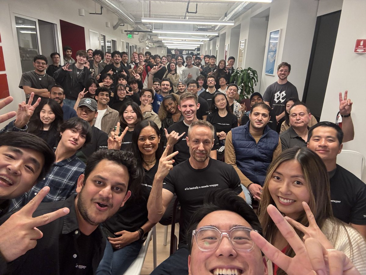 tokifyi's tweet image. first time in sf and somehow ended up hosting 100+ canadians 

sf is basically a canada wrapper is confirmed
