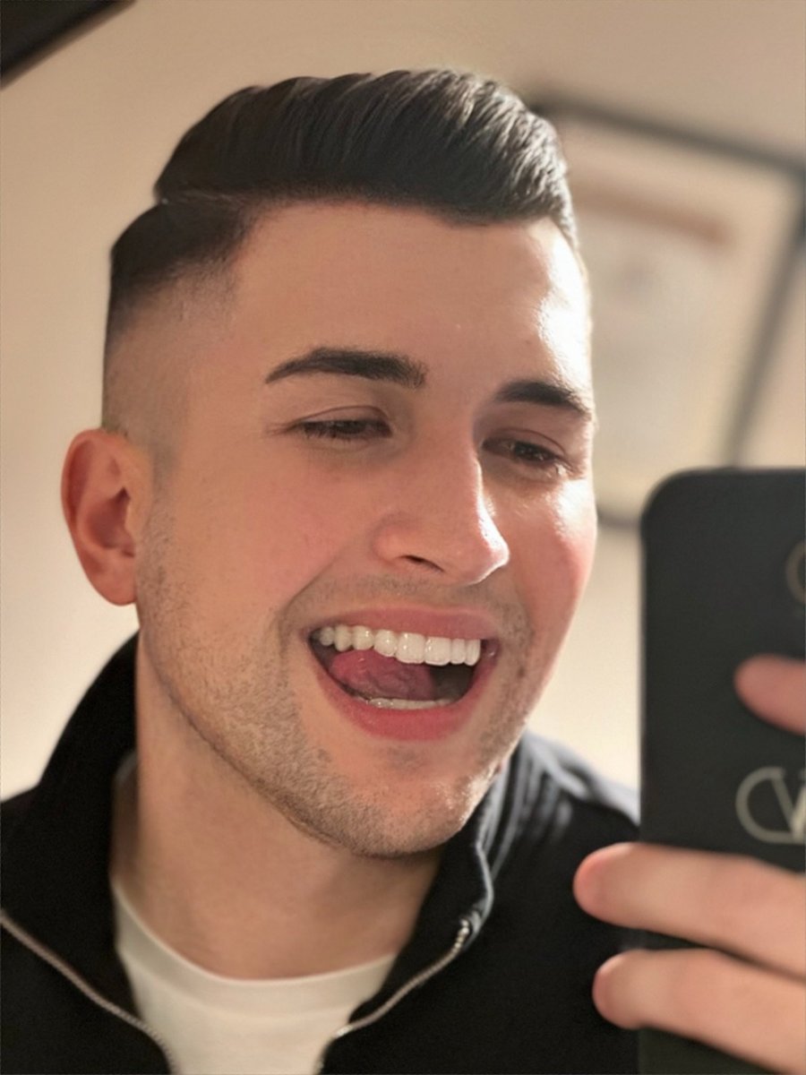 Had three hours sleep and hosted a house full of fam all day but still smiling, thanks to my sexy Smile white aligners 😏 save £200 on yours here: join.smilewhite.co.uk/Mitro1308