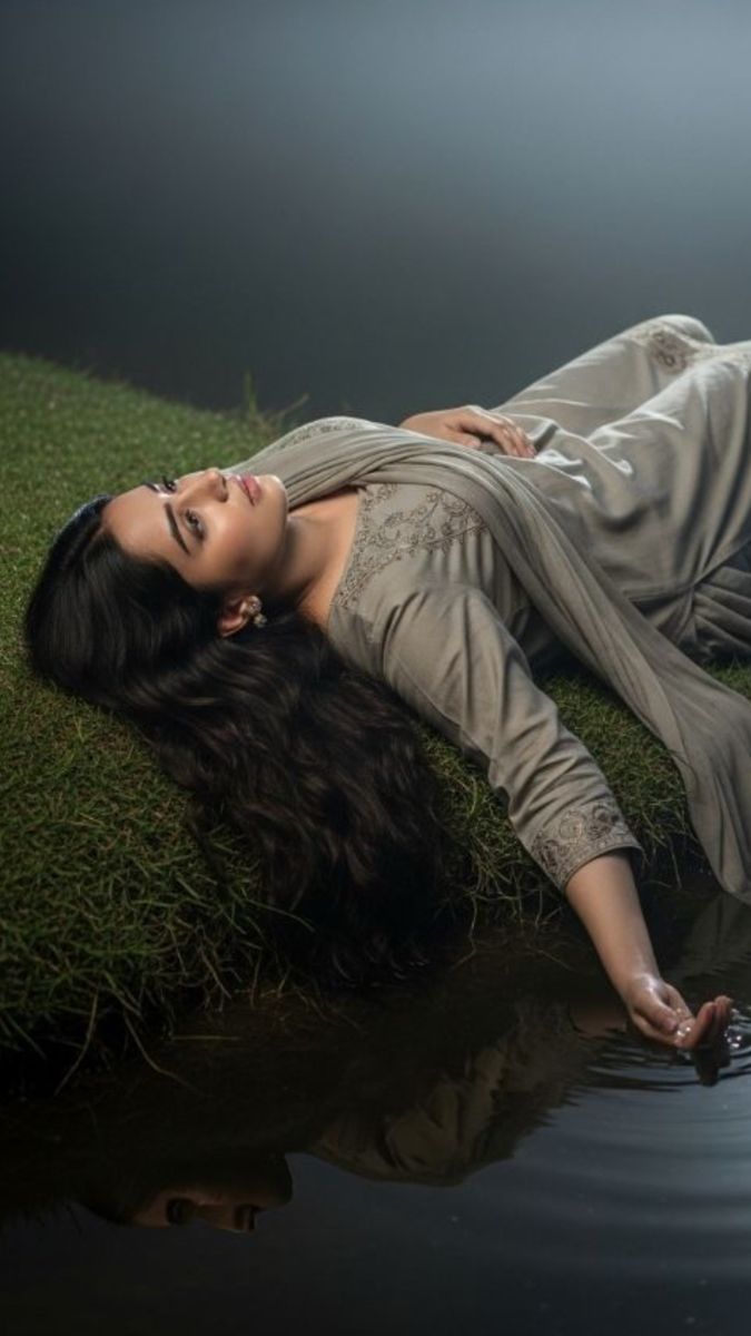 بہت اداس ہے دل 
تیرے چپ ہو جانے سے
 ہو سکے تو بات کر
 کسی بہانے سے
 تو لاکھ خفا ہے
 مگر انتہا تو دیکھو
 کوئی ٹوٹ گئی ہے
 تیرے چپ ہو جانے سے 

💙💞💙
#سوچ_کا_سفر