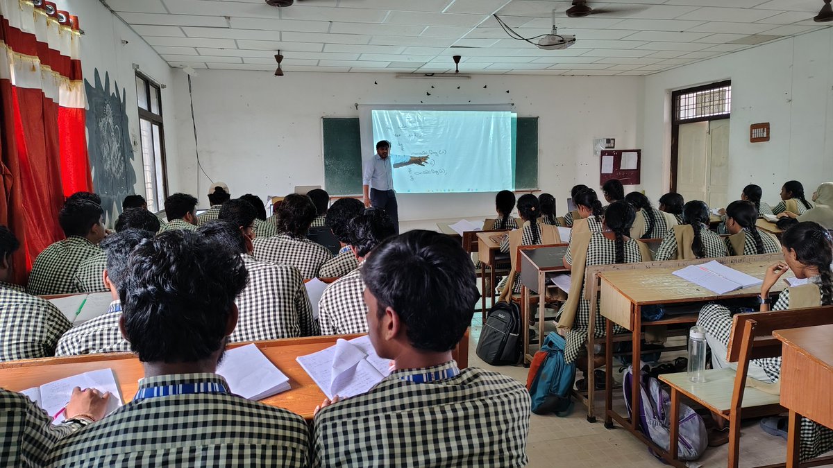 RamaKri85528367's tweet image. "Passionate about shaping future developers! Here’s a glimpse into our latest Java training session, where hands-on learning meets real-world coding challenges. #JavaTraining, #TechEducation, or #LearnCoding