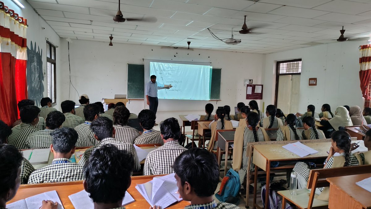 RamaKri85528367's tweet image. "Passionate about shaping future developers! Here’s a glimpse into our latest Java training session, where hands-on learning meets real-world coding challenges. #JavaTraining, #TechEducation, or #LearnCoding