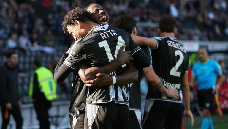 ⚫⚪🇫🇷 Arthur Atta brille avec l’Udinese ! 💫

Formé à Metz, le milieu français a délivré 2 passes décisives lors du succès 3-2 face à Lecce 👏
Déjà 3 actions décisives en 8 matchs cette saison 💪

#UdineseLecce