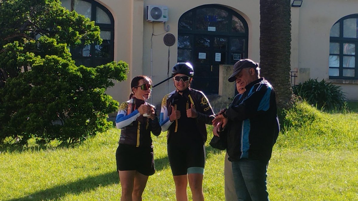 🚴UDE fue anfitriona del 8.º Tour Femenino de Ciclismo 🇺🇾
Las competidoras se alistaron y hospedaron en la Sede Colonia, punto de largada del evento.
🤝 Actividad junto a la Intendencia de Colonia, con el apoyo del Int. Guillermo Rodríguez, Julio Castrillo y Marcelo González.