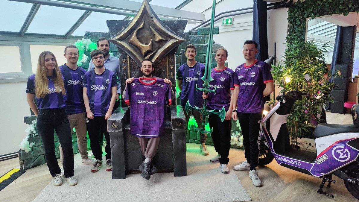 Clap de fin de cette journée 🎬

​"Jouez avec les pros" s'achève pour Ilyes et toutes les équipes, après une journée bien remplie !

​Merci à @Sodebo d'avoir été partenaire de cette immersion exceptionnelle ! Merci à notre invité Ilyes pour sa gentillesse 💜

​#FaceEverything