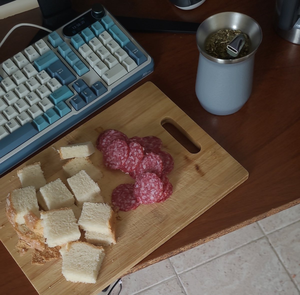 Desayuno del argentino promedio a las 14hs